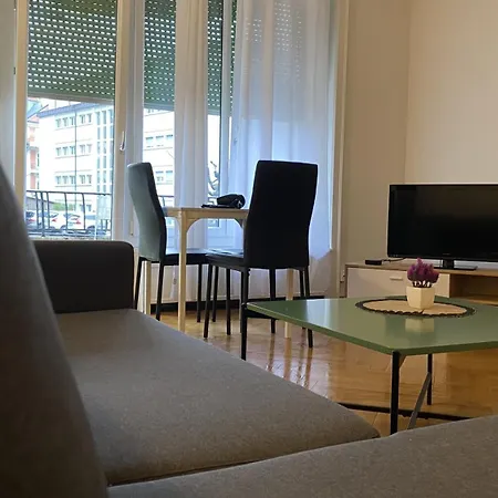 Appartement With Balcony- 1 Bedroom *